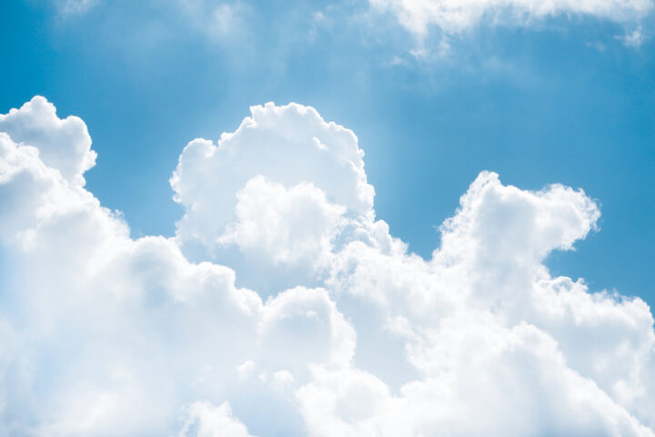 彩雲とは？彩雲を見ると幸運のサインと言われるのはどのような現象？